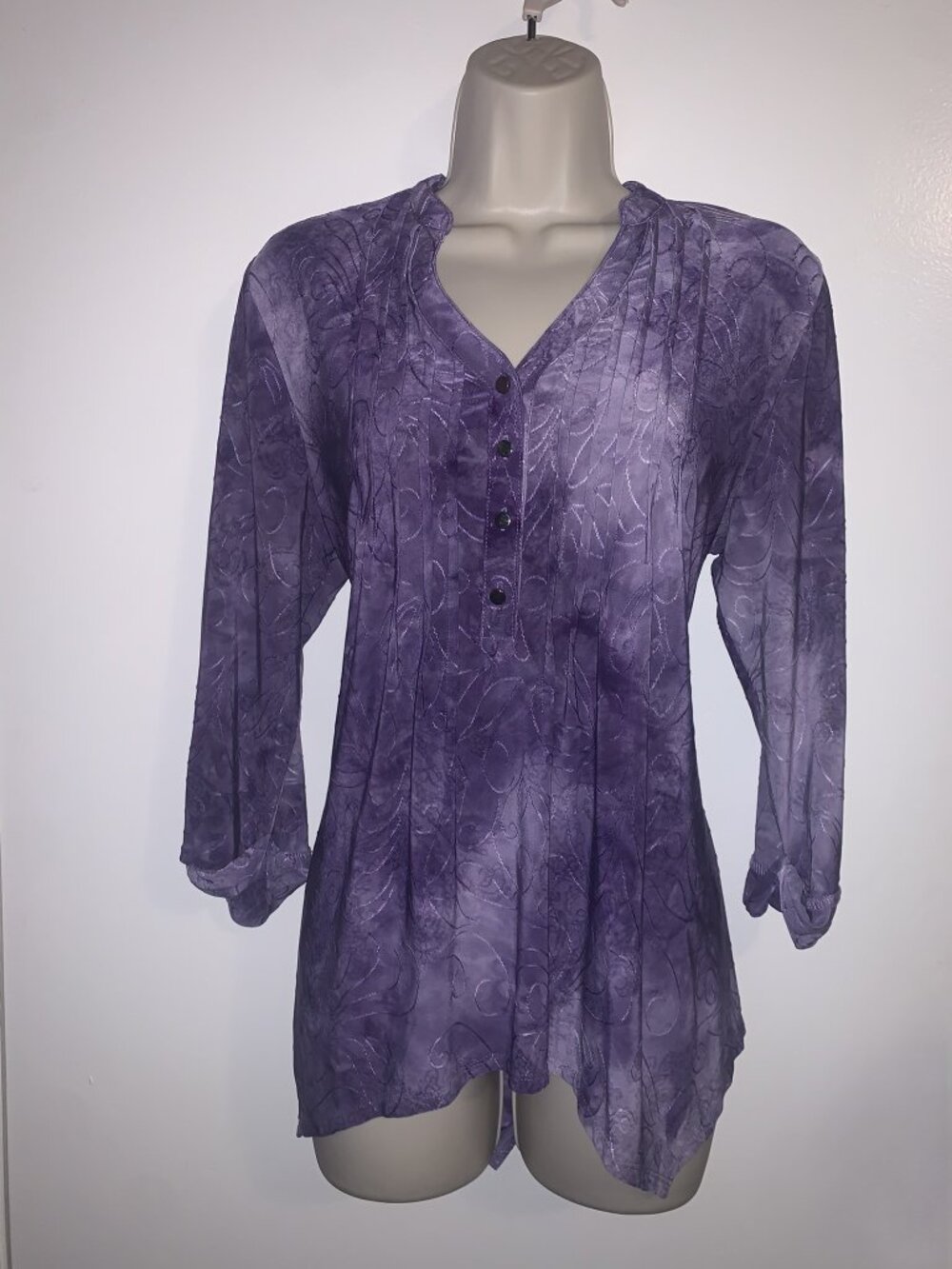 New Direction Woman's Size Large 3/4 Bell Sleeve Pleat Front Y Neck Top